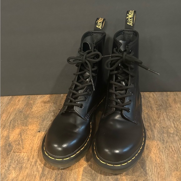 Dr. Martens Women’s Size 7 Leather Lace-Up Boots - Picture 2 of 6